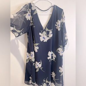 Soprano Women’s Navy Chiffon Floral Dress size XL with Flowy Cut Out Sleeves